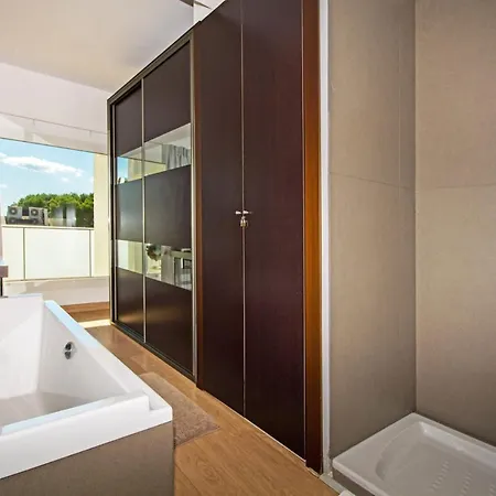 Bonanza By Priority Apartment